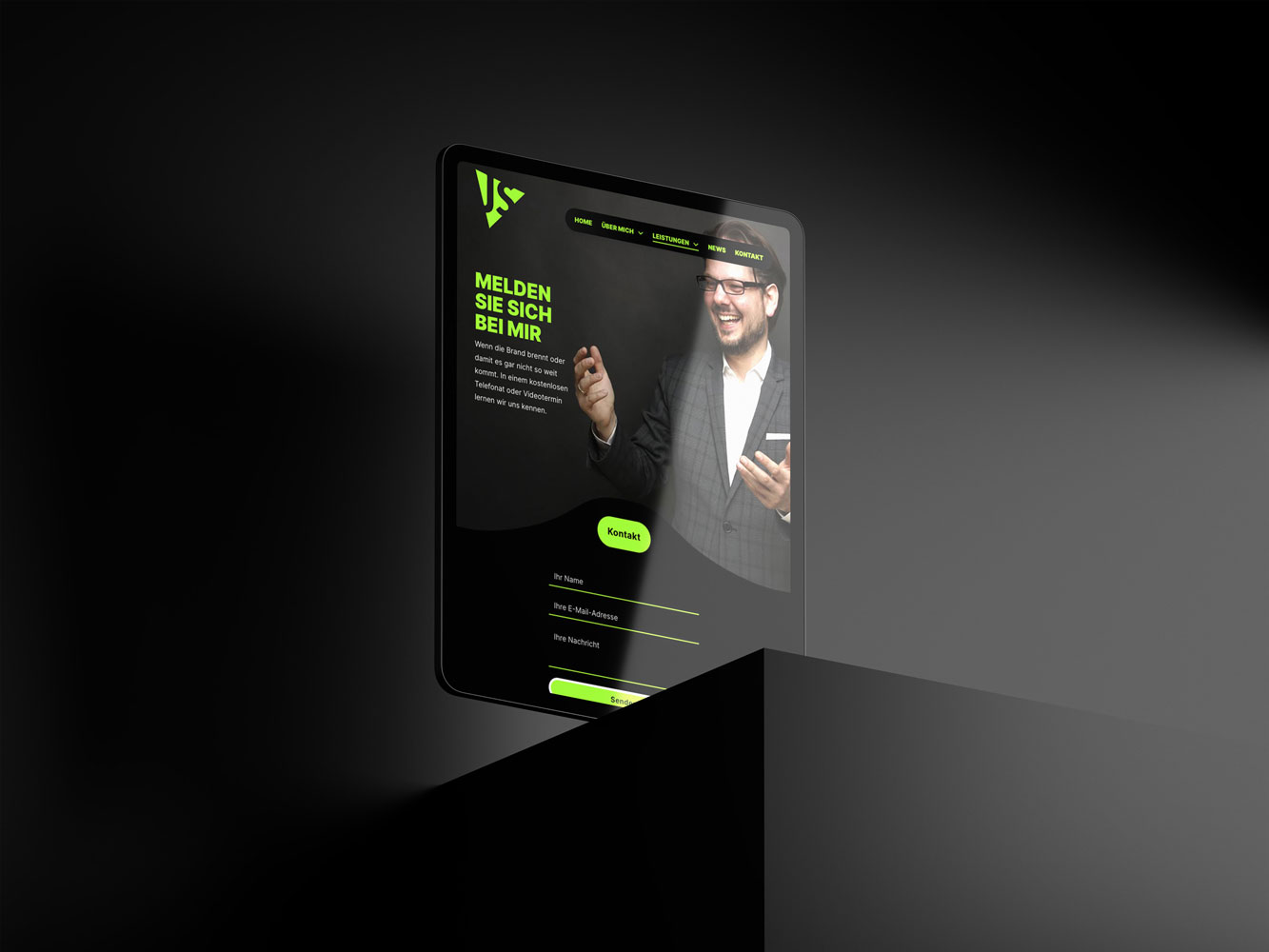 iPad mit der Website von Jörg Schumacher